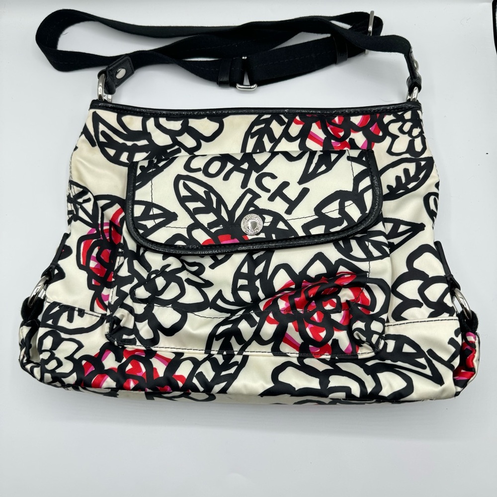 COACH Daisy Floral Graffiti File F16864 White Black Red Satin   Hand Bag